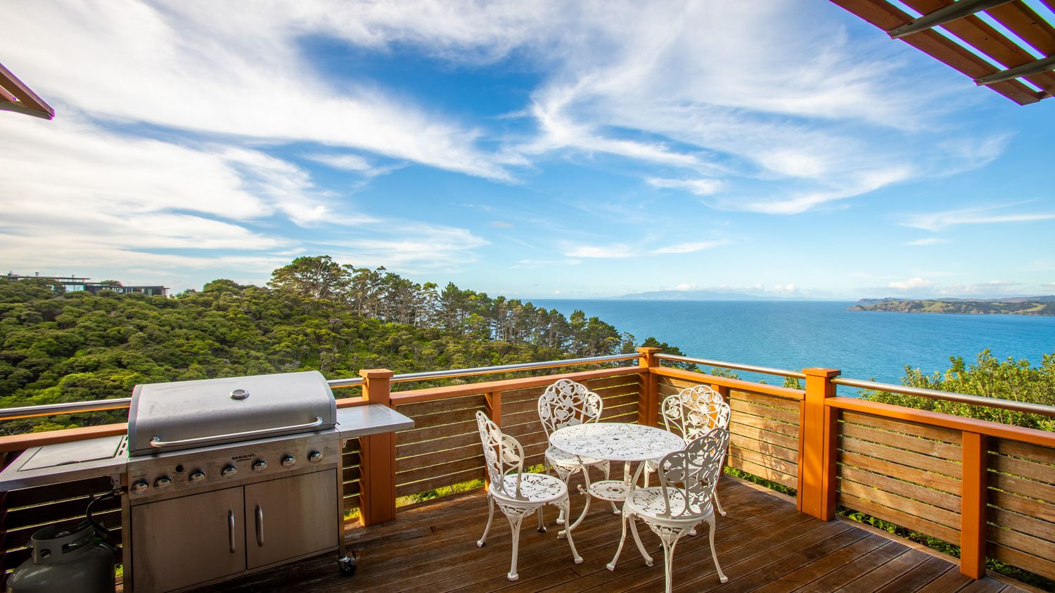 11._Seaview_from_verandah_with_table_setting_view_and_bbq_1_1500x843.jpeg